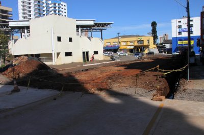 Após concluída a concretagem, jardins serão readaptados (Foto: Felipe Giachini/LÊ)