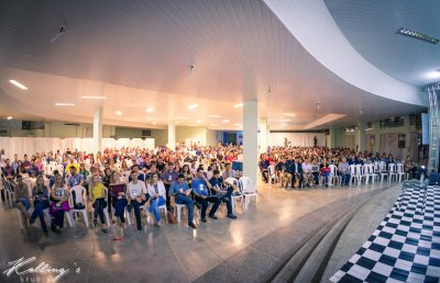 Na sexta-feira (07) cerca de 700 pessoas reuniram-se no Salão Paroquial (Fotos: Aciax)