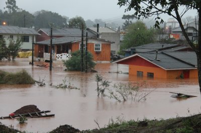 Em julho de 2015 Xaxim decretou situação de emergência devido às fortes chuvas que alagaram diversos pontos do município (Foto: Arquivo/LÊ)