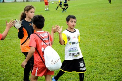 Crianças e adolescentes mostraram-se animadas com Torneio (Foto: Assessoria do Guarany)