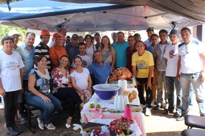 Cerca de 20 pacientes que frequentam o grupo organizaram a comemoração (Foto: Prefeitura de Xaxim)