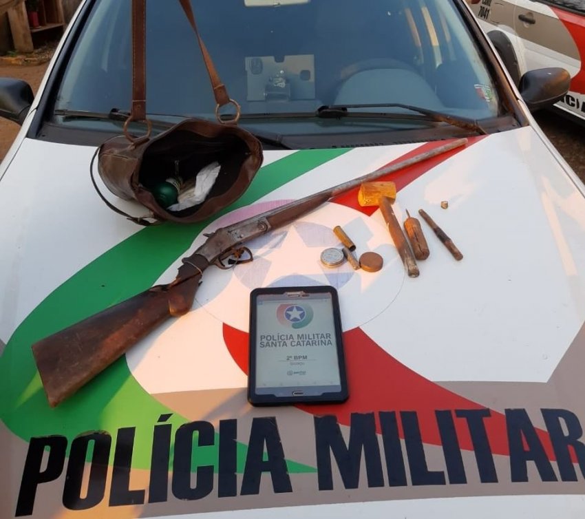 Arma foi localizada na tarde desta quinta-feira (27), no interior de Ipuaçu