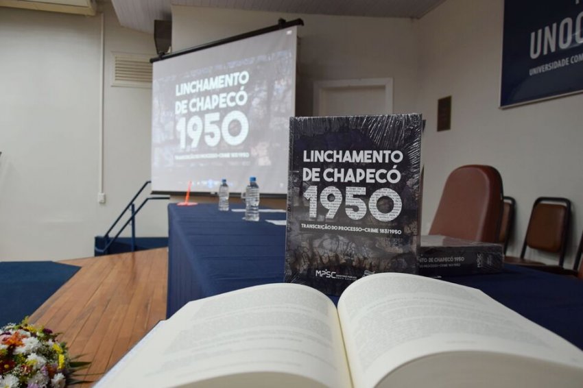 Obra "Linchamento de Chapecó 1950: transcrição do processo-crime 183/1950", do promotor Eduardo Sens, foi lançado pela Editora Argos