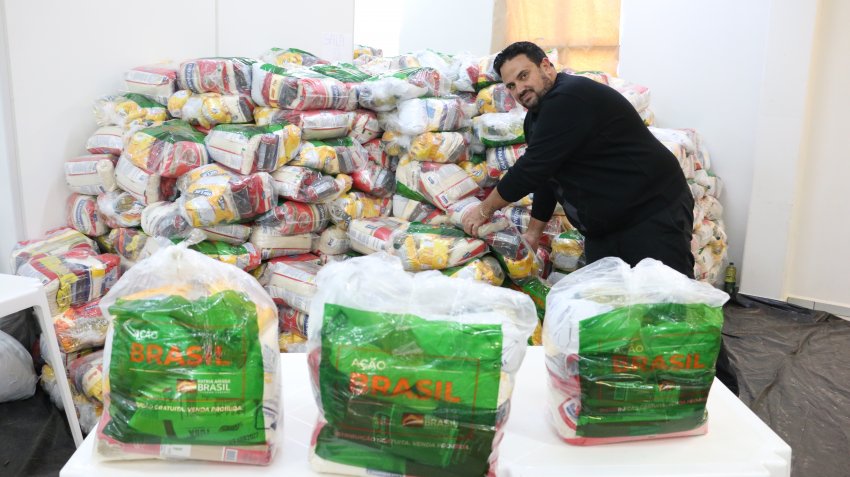 Ao todo, estão sendo distribuídas 1.620 cestas básicas para os pequenos agricultores