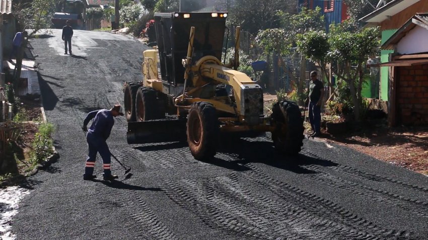 Na etapa, 14 ruas serão asfaltadas, totalizando um investimento de R$ 1,25 milhão
