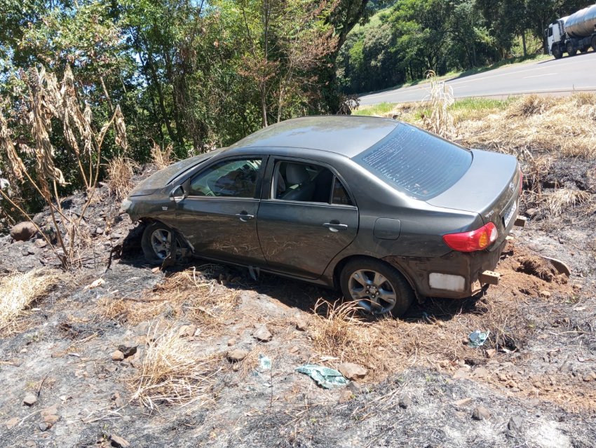 A condutora do carro foi levada ao Pronto-Socorro do Hospital de Nova Erechim para atendimento