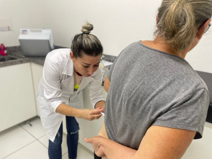 Campanha nacional de vacinação contra a gripe iniciou, com doses disponíveis em Xaxim, abrangendo diversos grupos prioritários