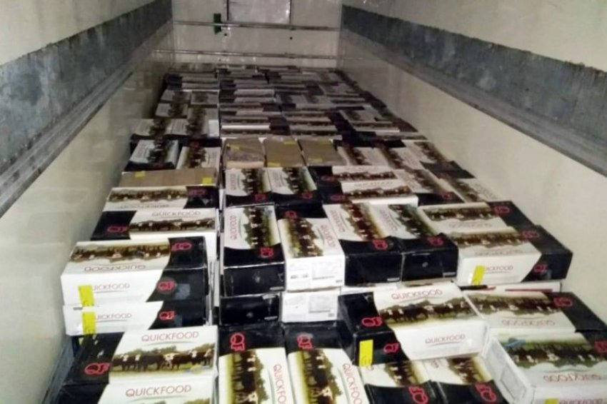 Segundo a Polícia Civil, 841 caixas de picanha foram localizadas em Itapema