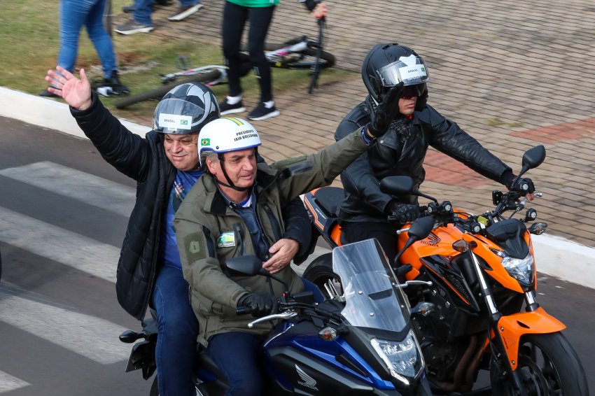 João Rodrigues participou da motociata na garupa do presidente Bolsonaro