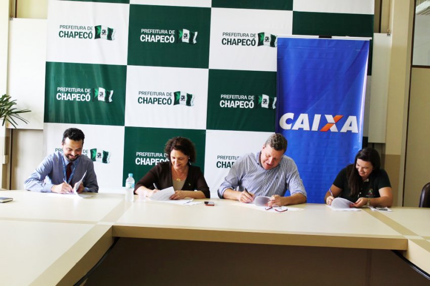 Convênio foi assinado na semana passada e viabilizará um projeto social aos moradores do Loteamento Expoente, em Chapecó
