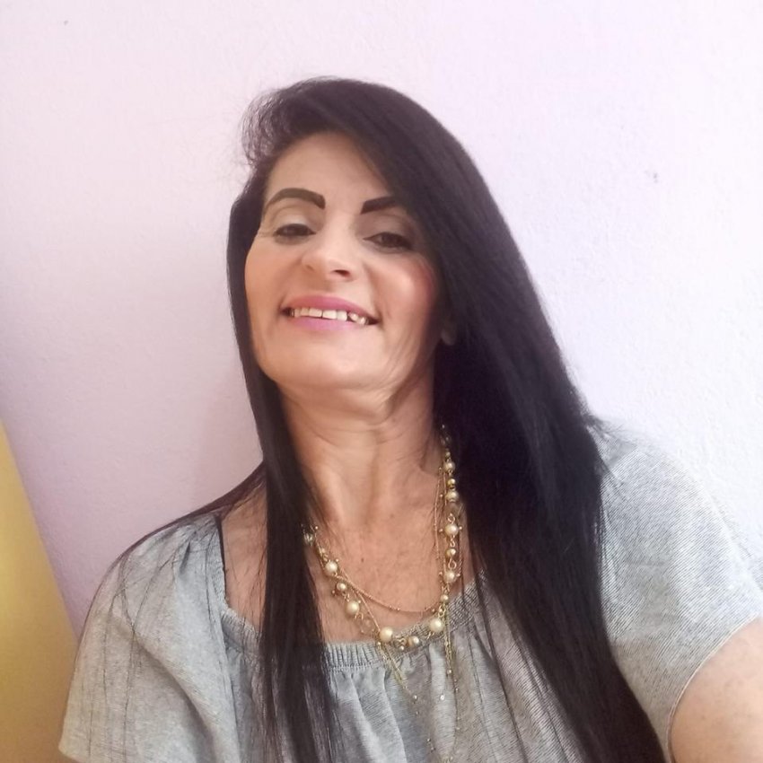 Estela Pinheiro, de 49 anos, era professora e morava em Ouro Verde, mas lecionava em Abelardo Luz (Foto: Reprodução/Facebook)