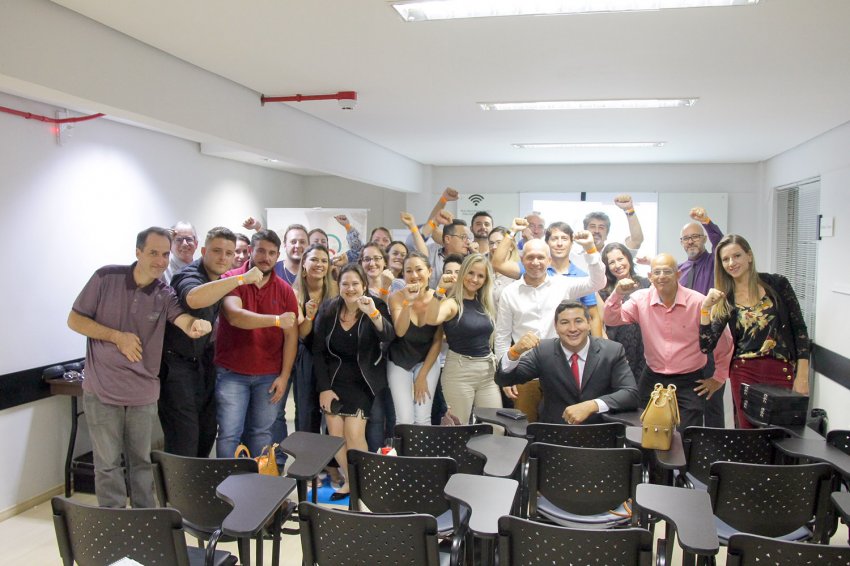 Lançamento da empresa em Chapecó reuniu a equipe de trabalho da Mavidu
