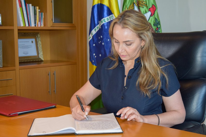 Daniela Reinehr tomou posse após afastamento de Carlos Moisés no processo de impeachment