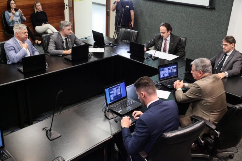A Comissão do Mercosul aprovou um ofício ao Ministério da Defesa para obter informações sobre a repatriação de brasileiros em Israel e na Faixa de Gaza devido ao conflito, enquanto também discutiu problemas na importação de aço no Brasil