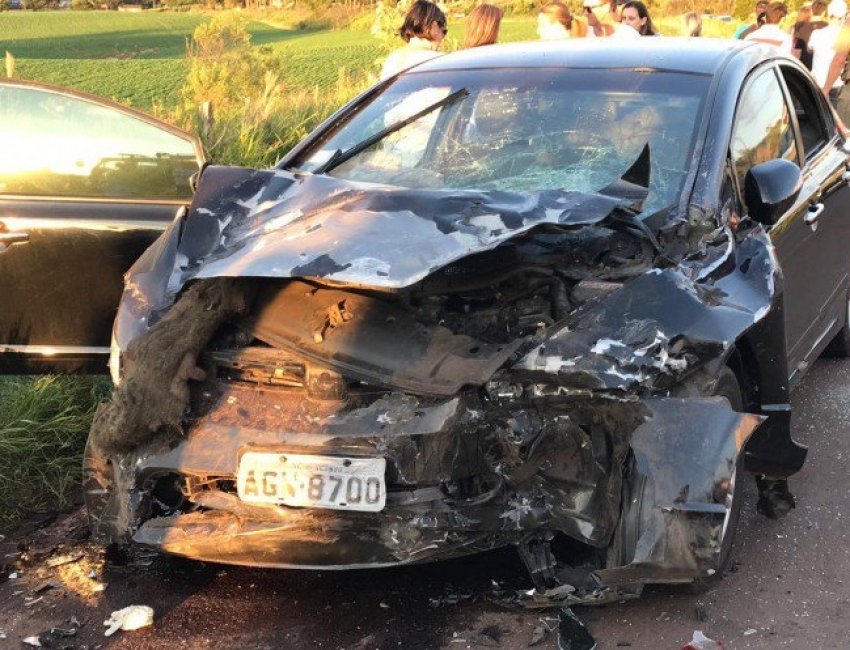 Acidente envolveu dois Honda/Civic com placas de Descanso (Foto: Divulgação)