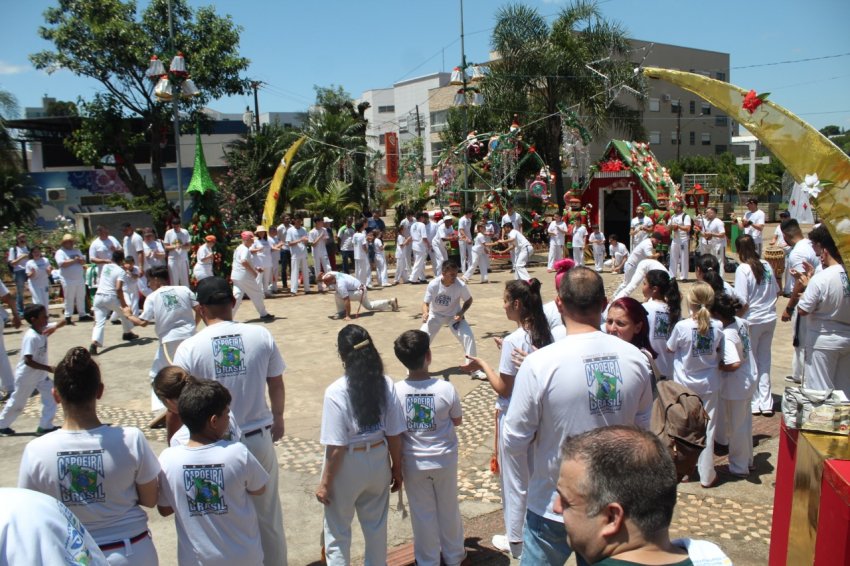 Evento contou com oficinas de capoeira e reuniu capoeiristas da região e do Paraná