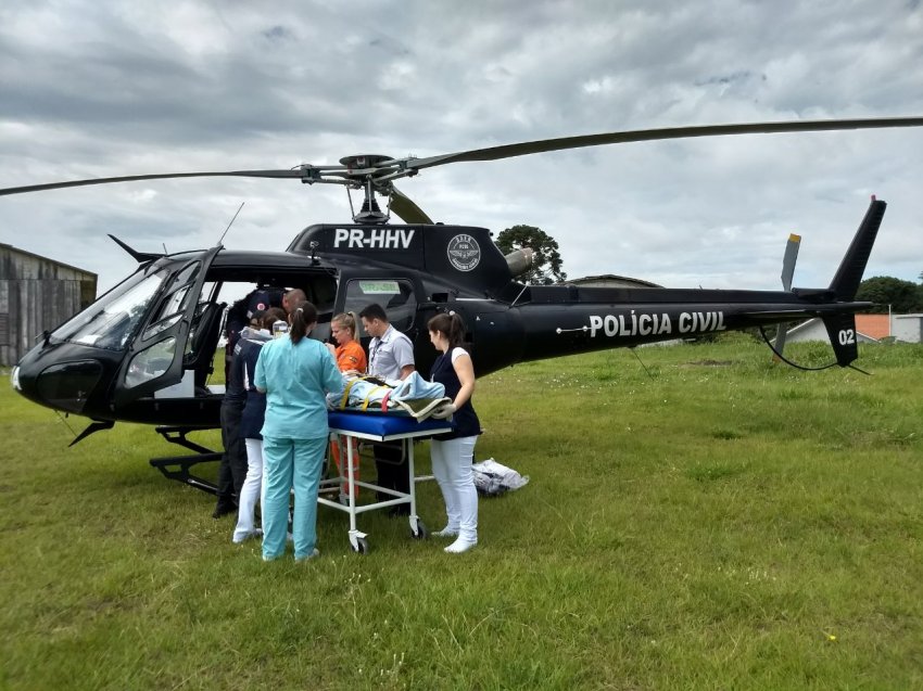Helicóptero do Sara transferiu a criança de São Miguel do Oeste para Xanxerê (Foto: Saer/Sara)