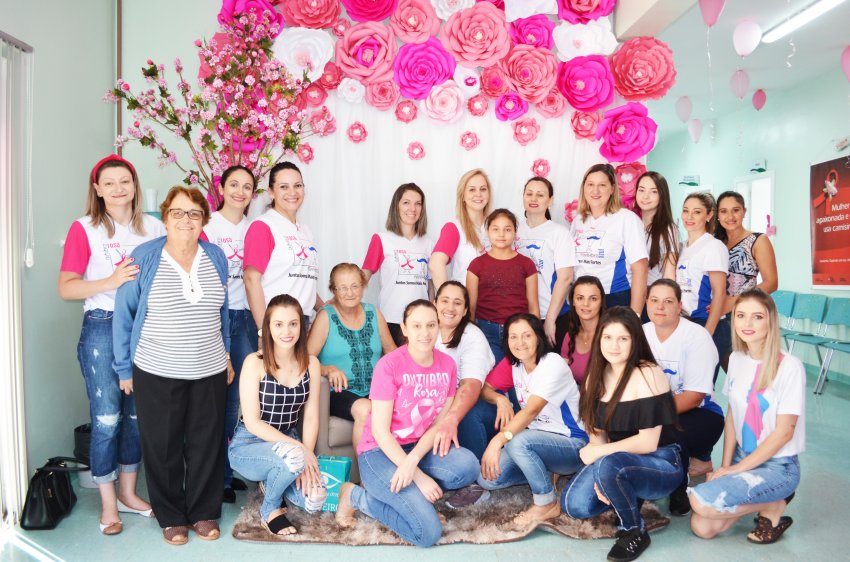 Dia D do Outubro Rosa envolveu profissionais de saúde e voluntários no atendimento de 120 mulheres