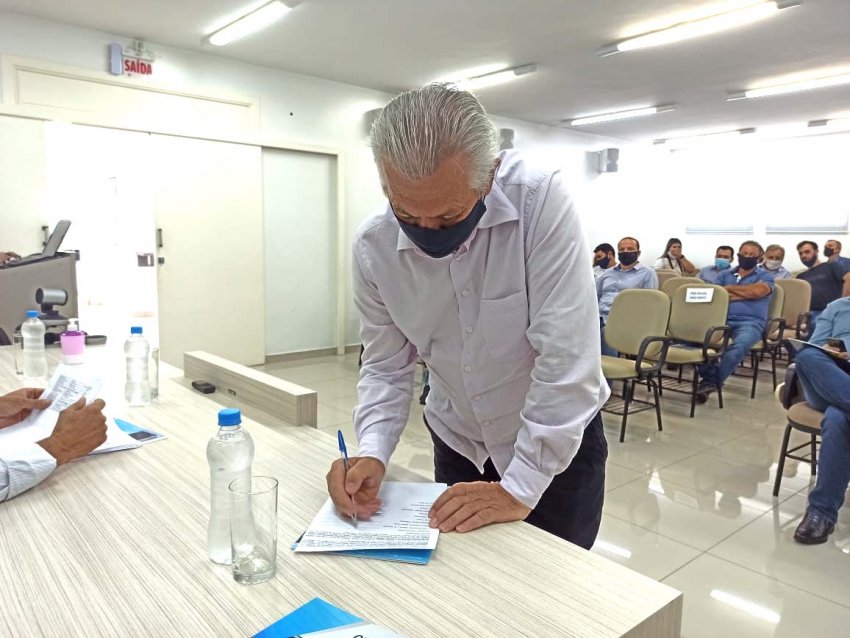 Novo presidente da associação é prefeito de Faxinal dos Guedes