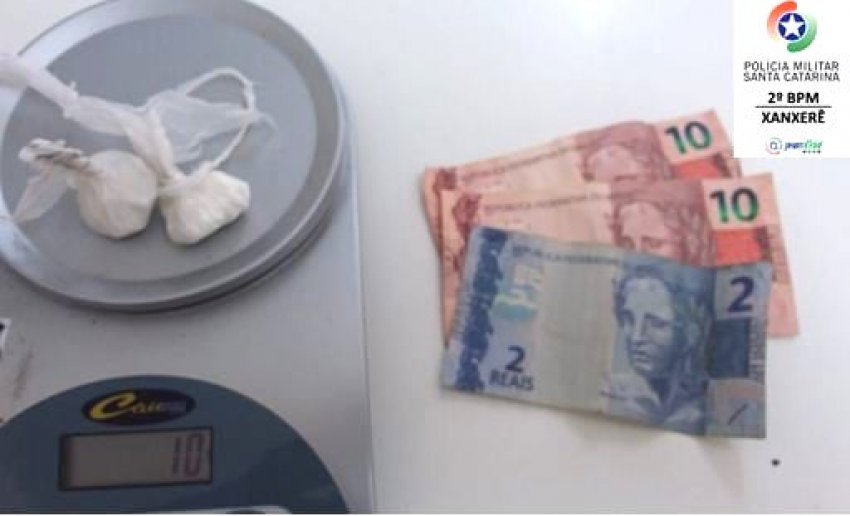 A quantidade de cocaína e o dinheiro encontrados também foram levados à Delegacia