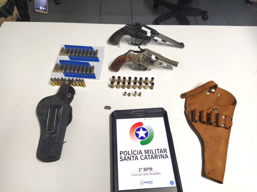 Armas e munições apreendidas foram levadas à Delegacia de Polícia Civil de Xanxerê