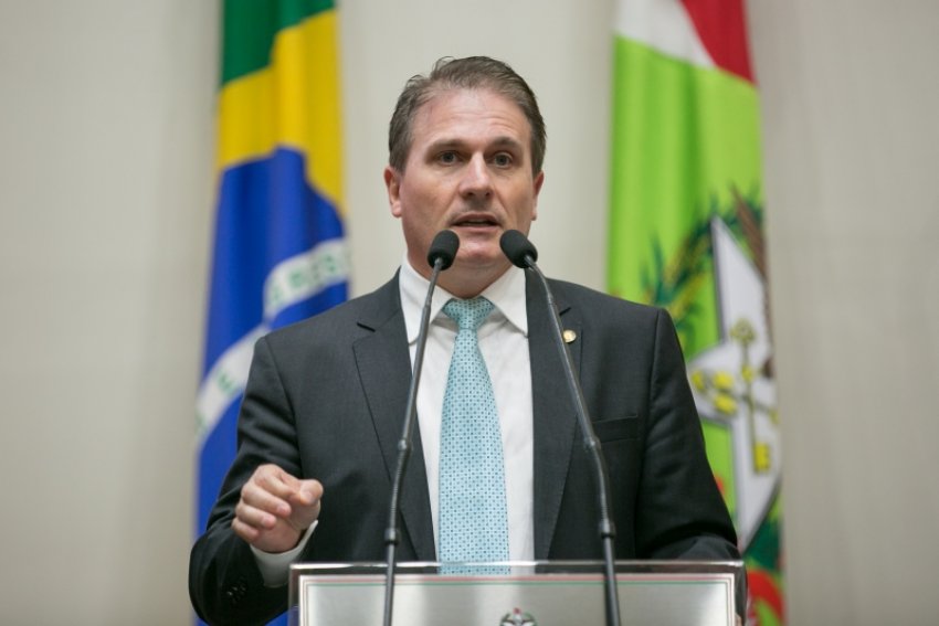 O secretário da Agricultura, Altair Silva, debateu em evento que sobre as necessidade e desafios da suinocultura catarinense