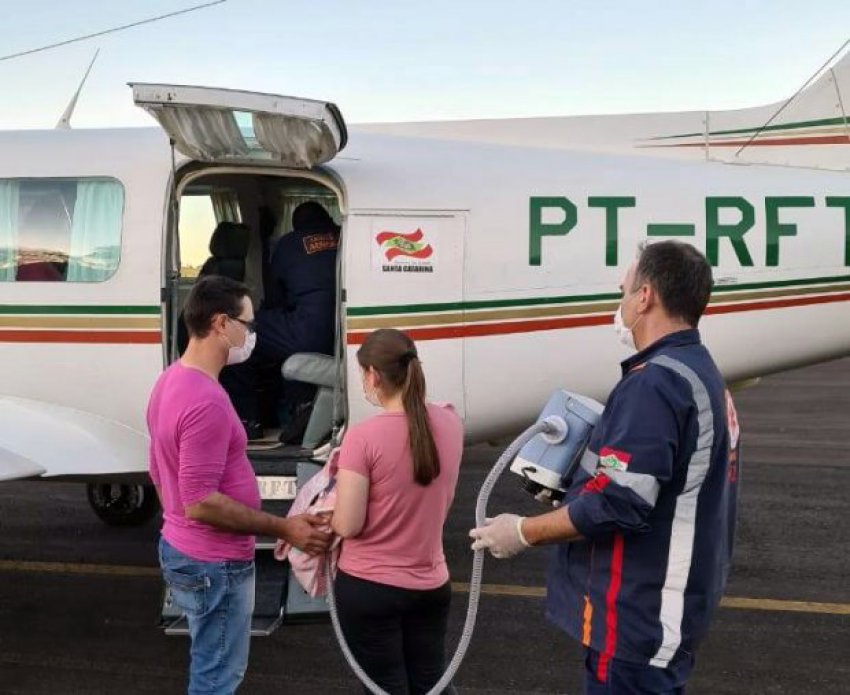 Aeronave do Corpo de Bombeiros transportou Amanda Soave de Xanxerê para Florianópolis neste domingo (21)