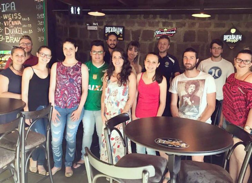 Membros do Rotaract Club de Xaxim reunidos recentemente (Foto: Divulgação/LÊ)