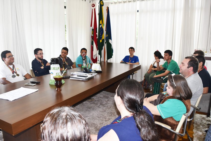 Atletas que representaram Xaxim nos Parajasc foram recebidos no Gabinete Municipal nesta terça-feira (16)