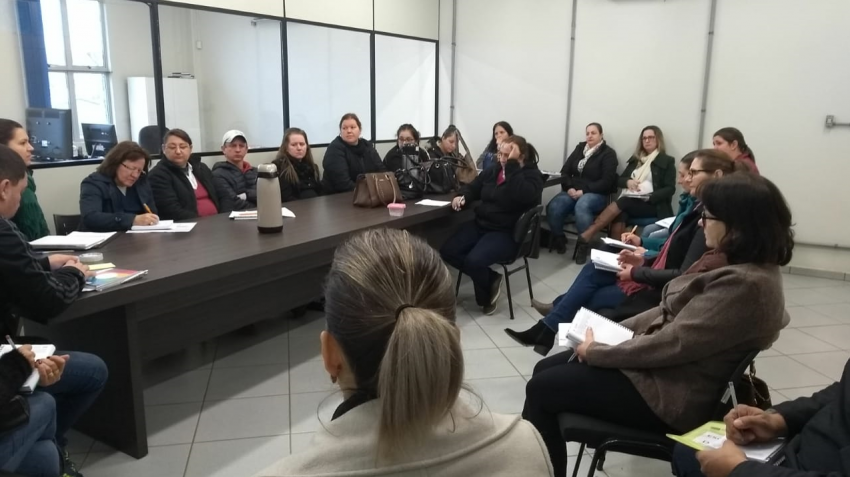 Reunião com representantes de escolas e Ceims aconteceu na manhã desta terça-feira (31) (Foto: Prefeitura de Xaxim)