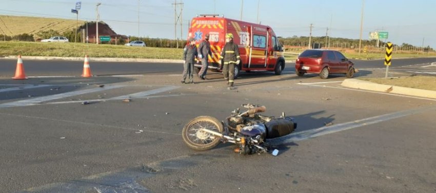 Motociclista tinha suspeita de fratura no fêmur e foi levado ao Hospital Regional São Paulo (HRSP)