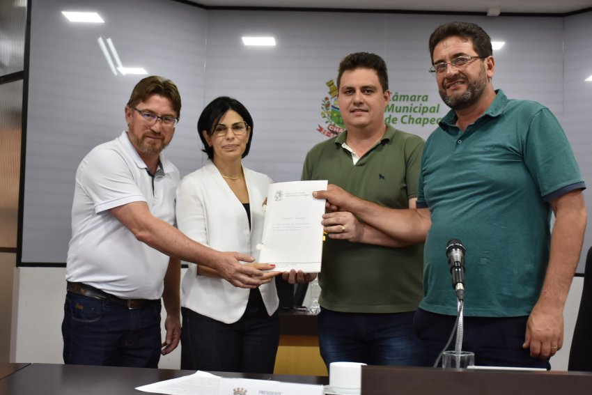 Vereadores Dimes Scolari, Marcilei Vignatti, Fernando Cordeiro e o presidente Adão Teodoro