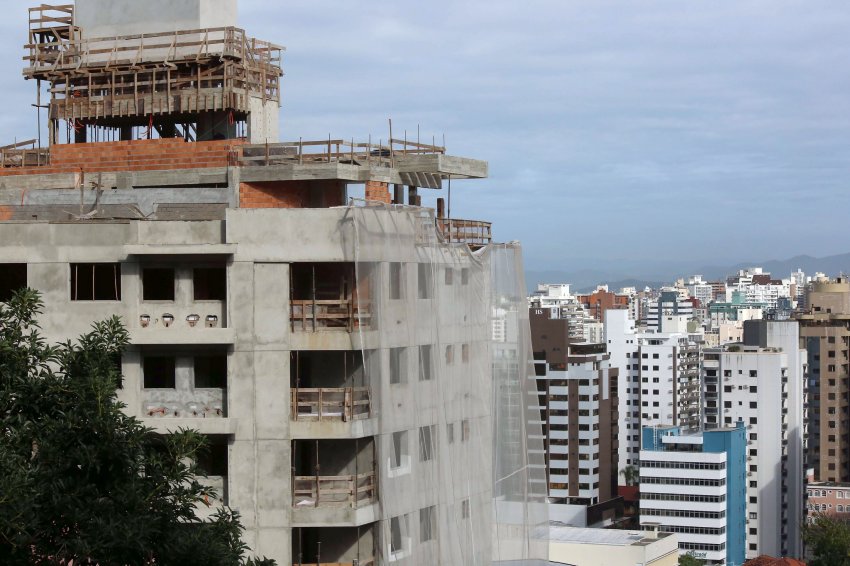 A partir desta quinta-feira (02), obras privadas de construção civil e de sua cadeia produtiva em Santa Catarina estão liberadas