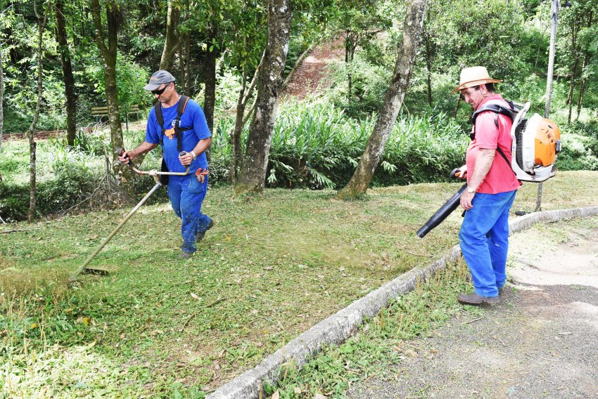 O Eco Parque Sol Nascente e o Eco Parque do bairro Guarany receberam serviços de corte de grama, poda de galhos, entre outros