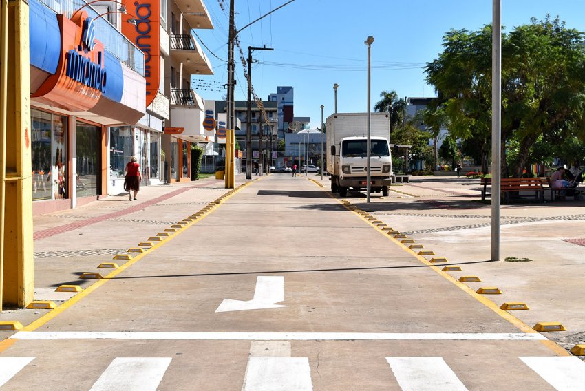 Departamento de Trânsito promoveu melhorias no Calçadão da Matriz (Foto: Prefeitura de Xaxim)