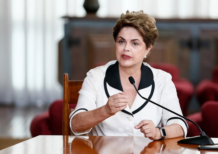 Dilma também ministrará aula no sábado (02), quando irá dividir a sala de aula com o ex-governador do Rio Grande do Sul, Olívio Dutra (Foto: Divulgação/LÊ)