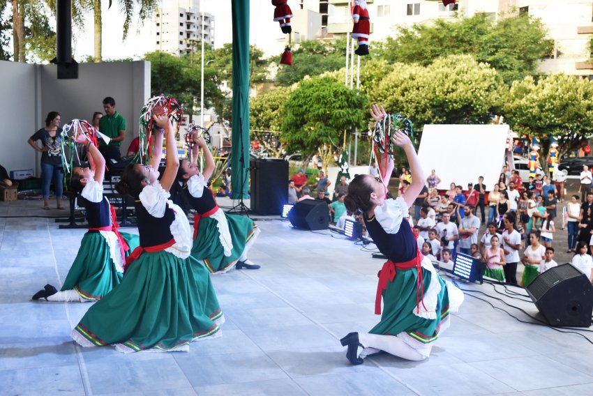 Belíssimas apresentações culturais ocorreram na última sexta-feira, na Praça Frei Bruno, em Xaxim
