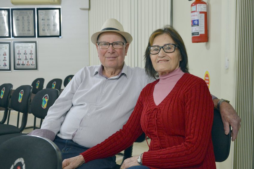 Itacir e Zulmira Danielli Felipe acompanham as sessões da Câmara desde 2001