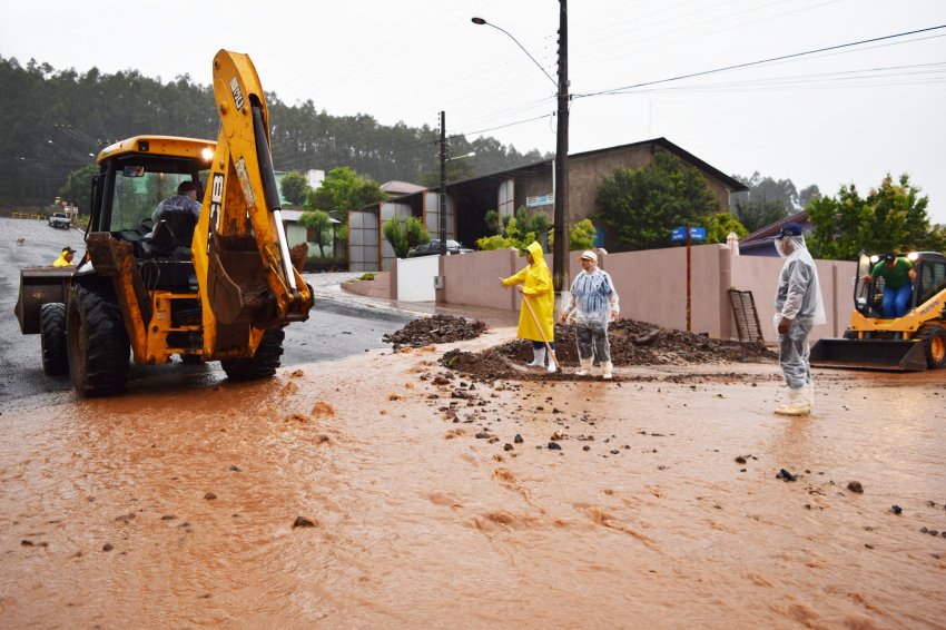 Enxurradas e excesso de chuvas estão provocando prejuízos e alagementos em Marema