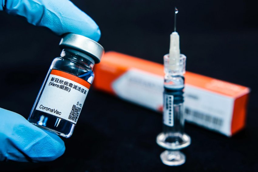 Vacina é produzida pelo laboratório chinês Sinovac em parceria com o Instituto Butantan