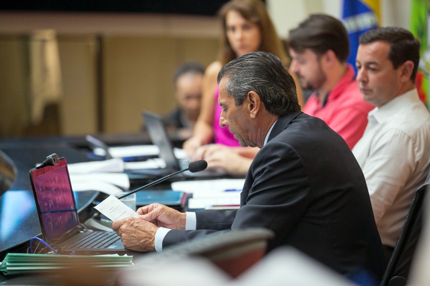 Sessão virtual foi comandada pelo deputado Julio Garcia em plenário da Alesc