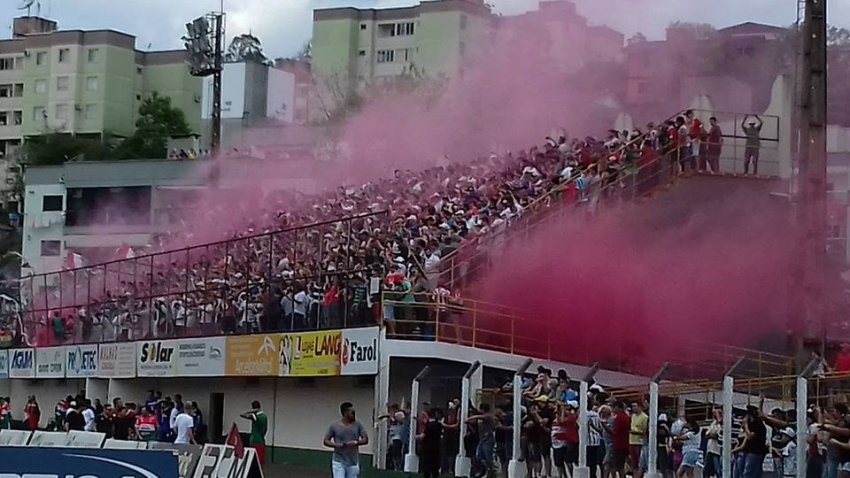 Torcida lotou o Estádio Domingos Machado neste domingo (1º) - Foto: Atual FM