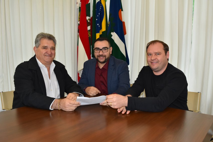 O prefeito Lírio Dagort, o secretário de Saúde Davi Provenzi Machado e o vice Adriano Bortolanza