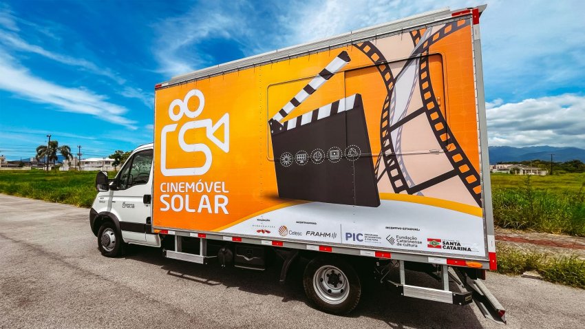 Cinemóvel Solar tem sistema de projeção com energia sustentável e valoriza audiovisual catarinense