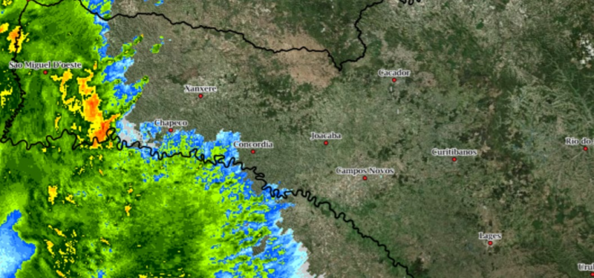 Imagens do Radar do Oeste mostram tempestade se aproximando de Chapecó e Xaxim