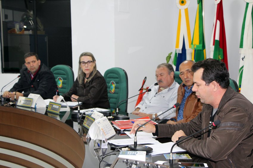 Bancadas do PSD e PSB defendem bônus de R$ 200,00 para os servidores municipais em Xaxim
