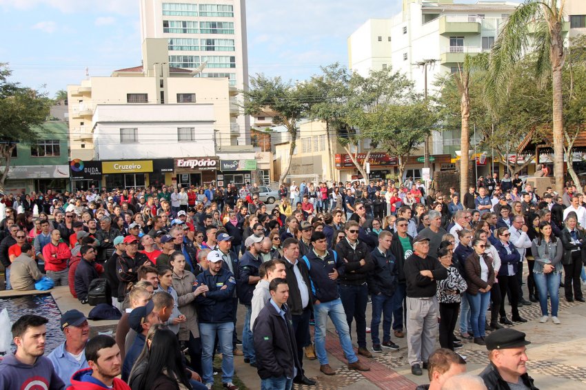 Centenas de xaxinenses manifestaram total apoio aos caminhoneiros de todo Brasil