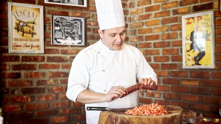 O chefe de cozinha, Isaac Félix, que é de Xanxerê e tem restaurante em Chapecó, faz parte do elenco do curta-metragem