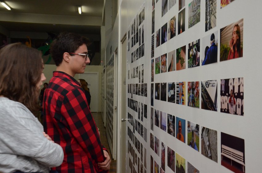 Exposição fotográfica mostrou cerca de 700 fotografias na Escola de Artes de Chapecó