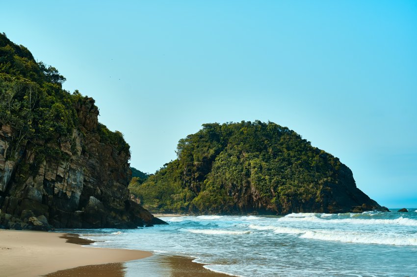 Praia Brava, em Itajaí, é uma das mais procuradas durante o verão catarinense